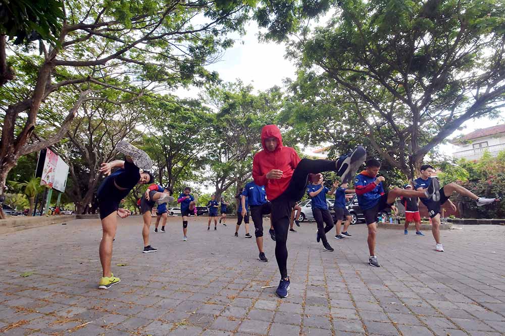 Atlet Pencak Silat Bali Latihan Persiapan PON XX Papua