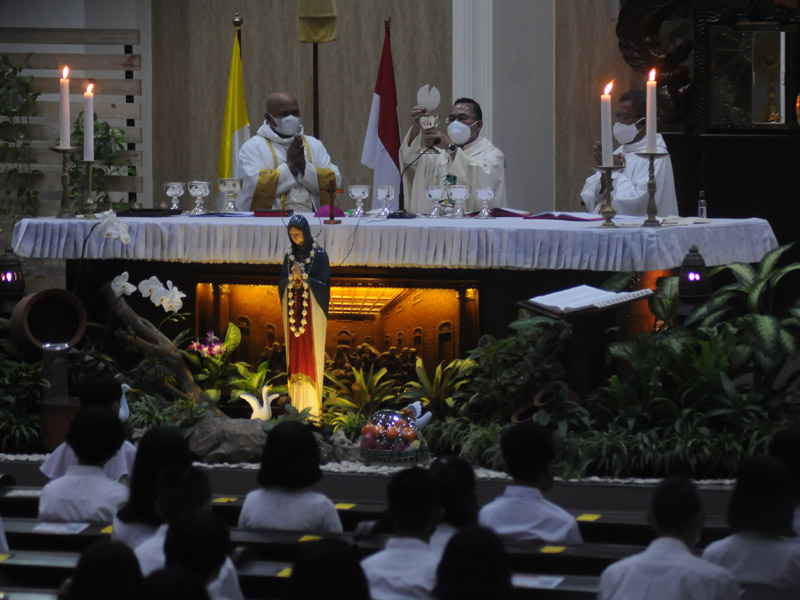 Misa Sakramen Krisma Umat Katolik