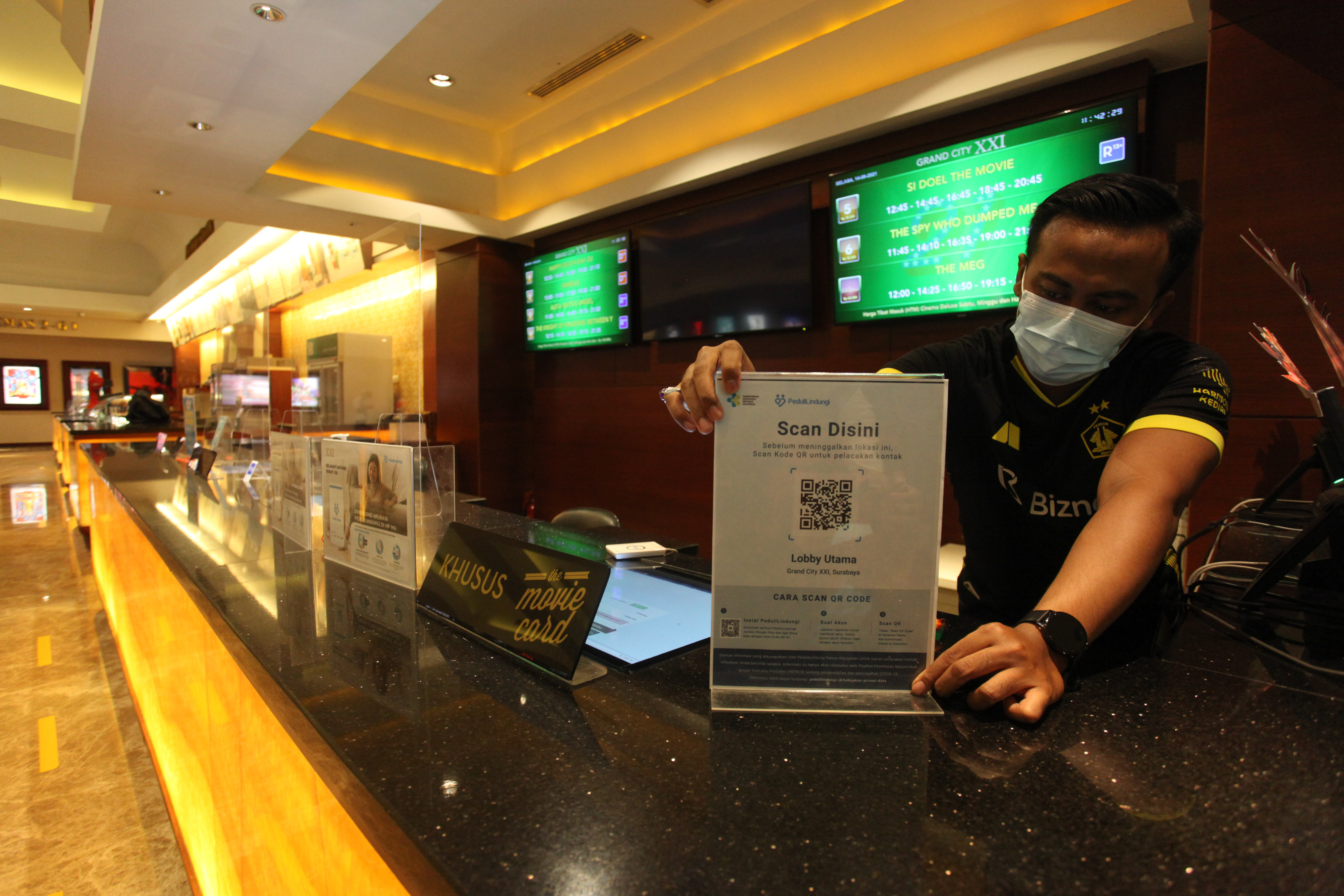 Persiapan Bisokop Buka Kembali di Surabaya