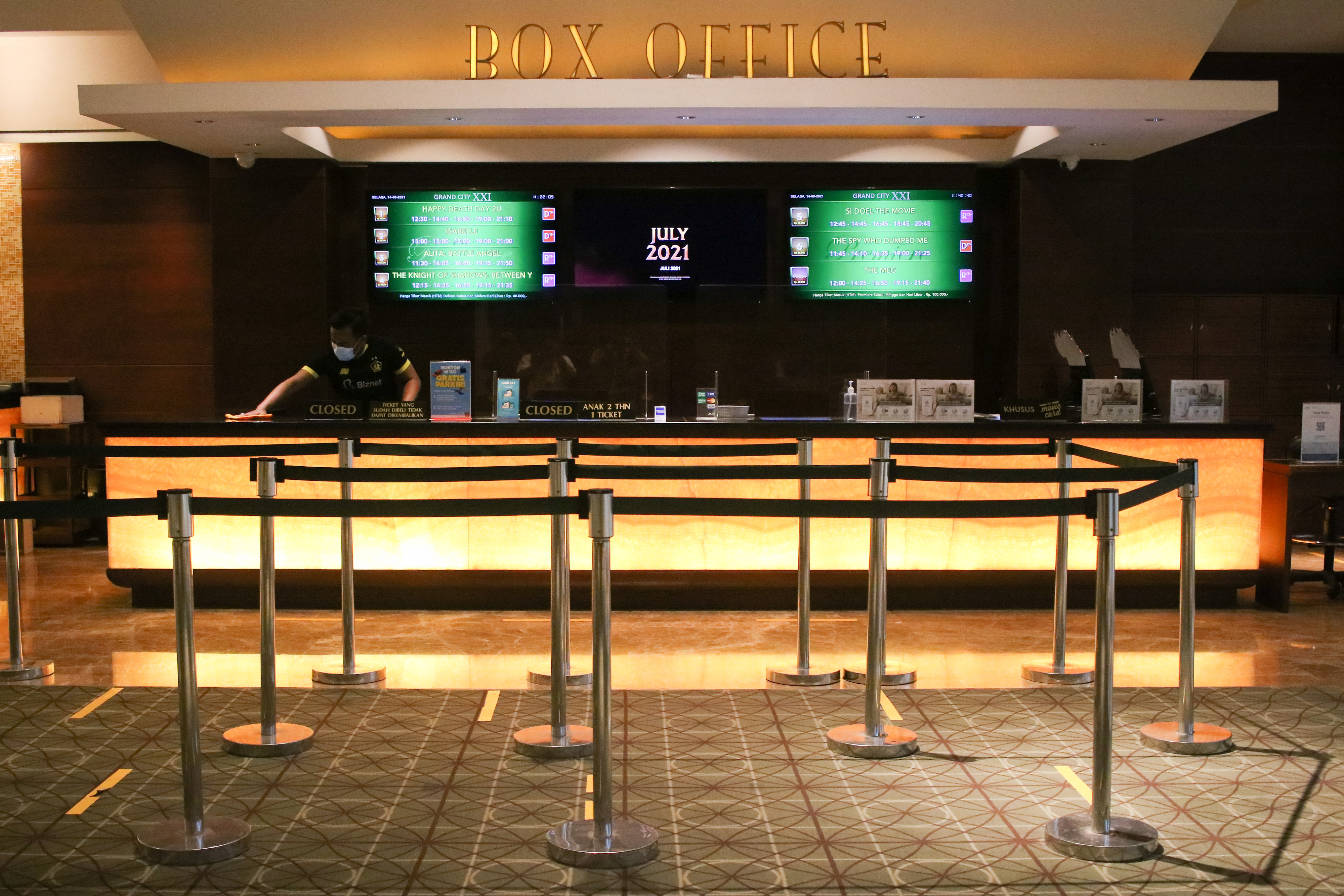 Persiapan Bisokop Buka Kembali di Surabaya