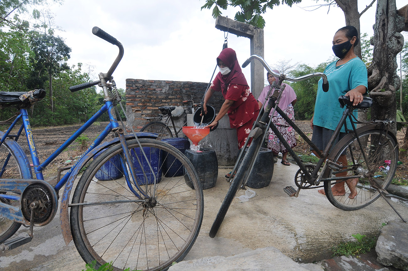 Mencari Air Bersih Saat Kemarau
