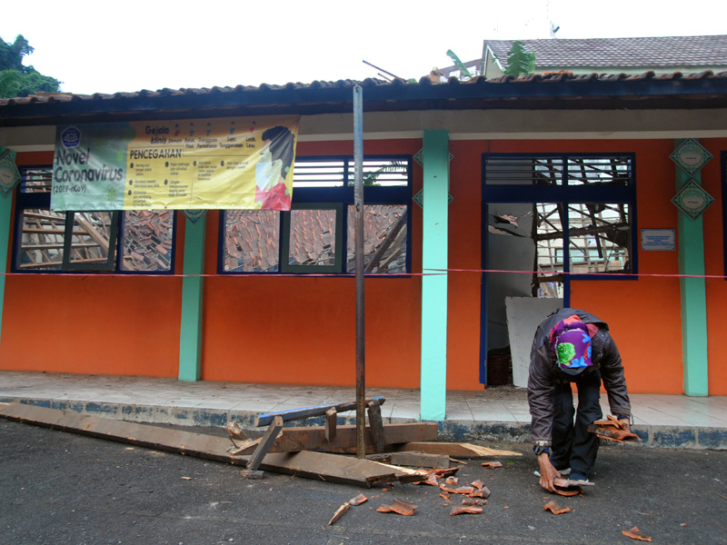 Atap Bangunan Kelas SDN Otista Bogor Ambruk