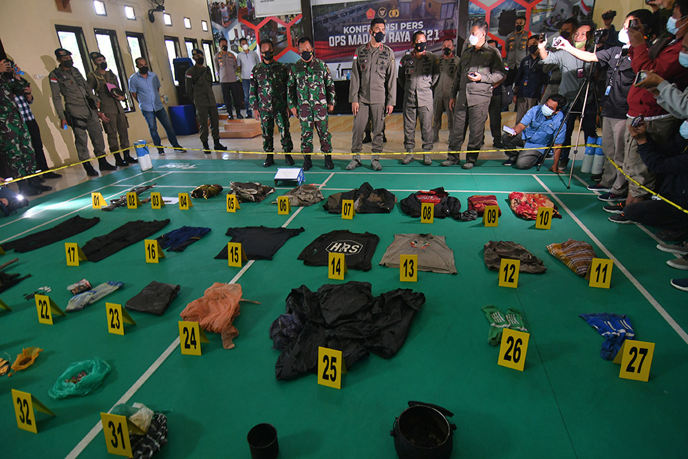 Barang Bukti Kontak Tembak Kelompok Teroris MIT Poso 