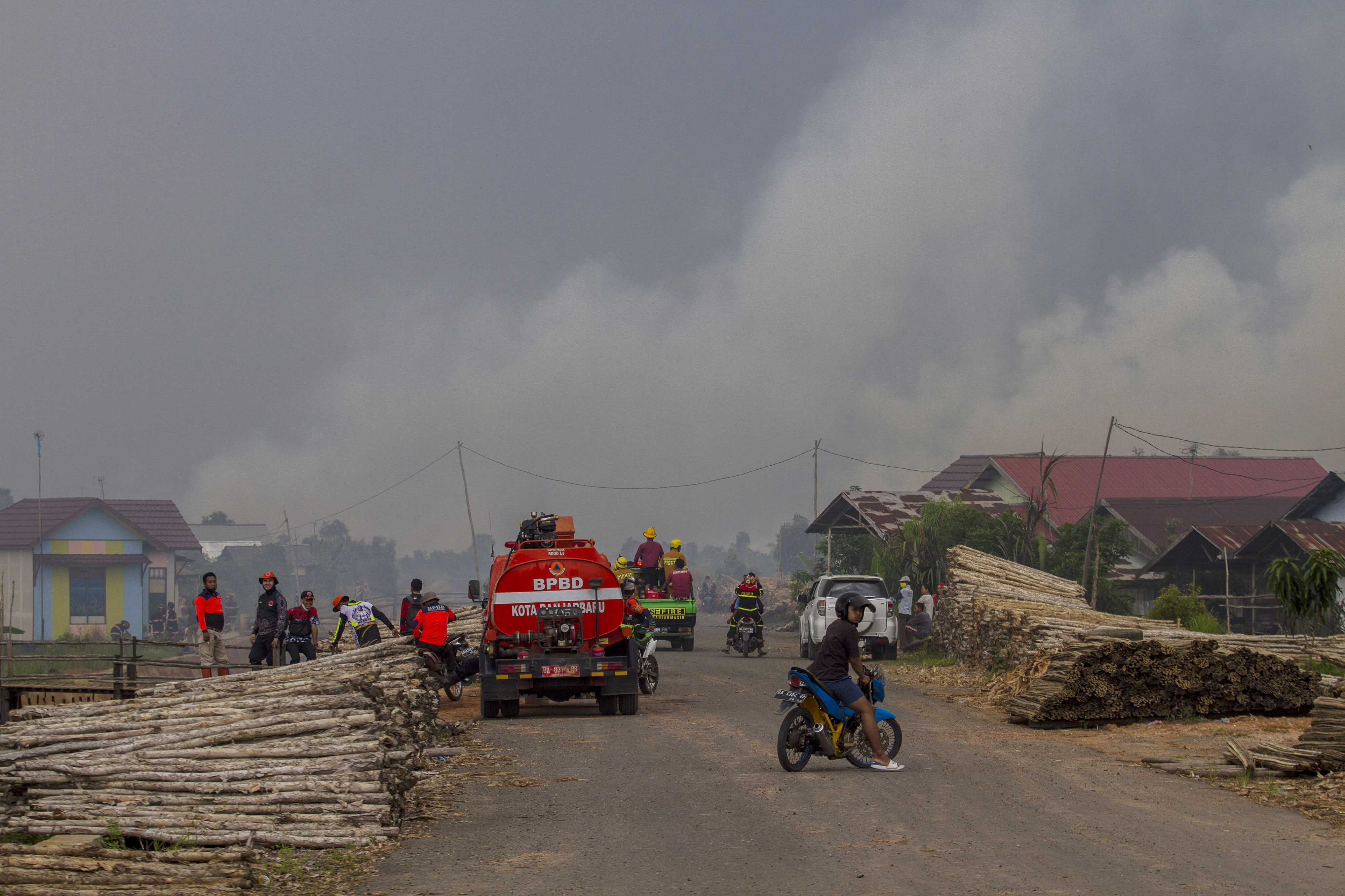 Kebakaran Lahan di Kalsel Mendekati Pemukiman Warga