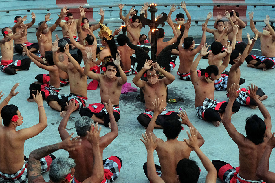 Atraksi Wisata Tari Kecak