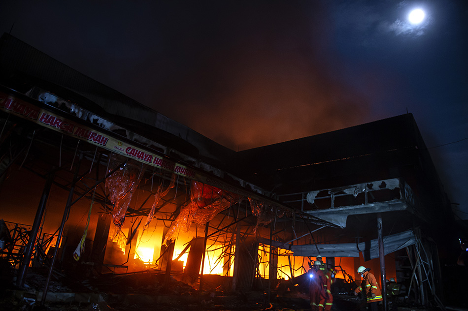 Swalayan di Cilandak Jakarta Terbakar