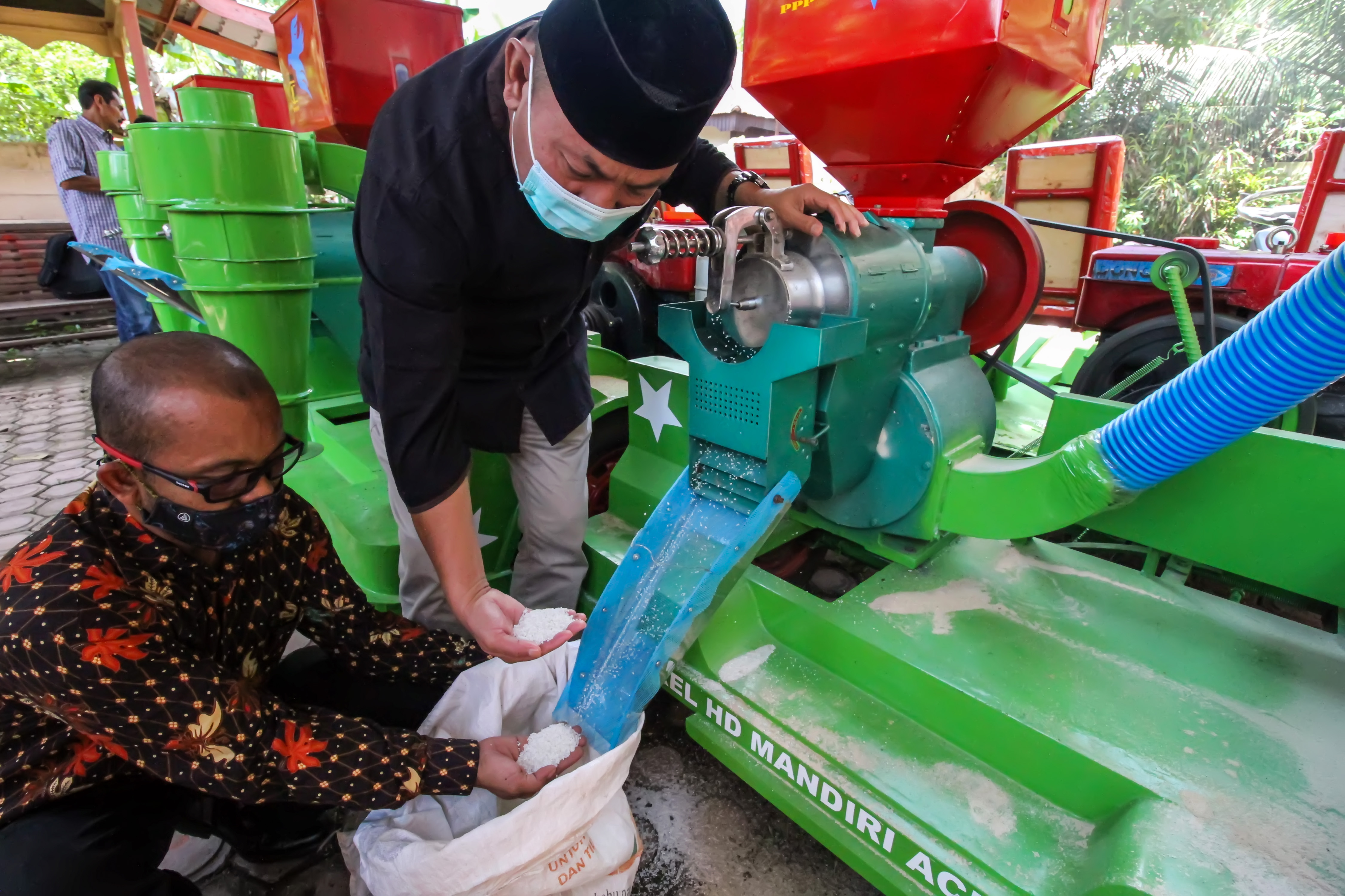 Bantuan Mesin Giling Padi keliling