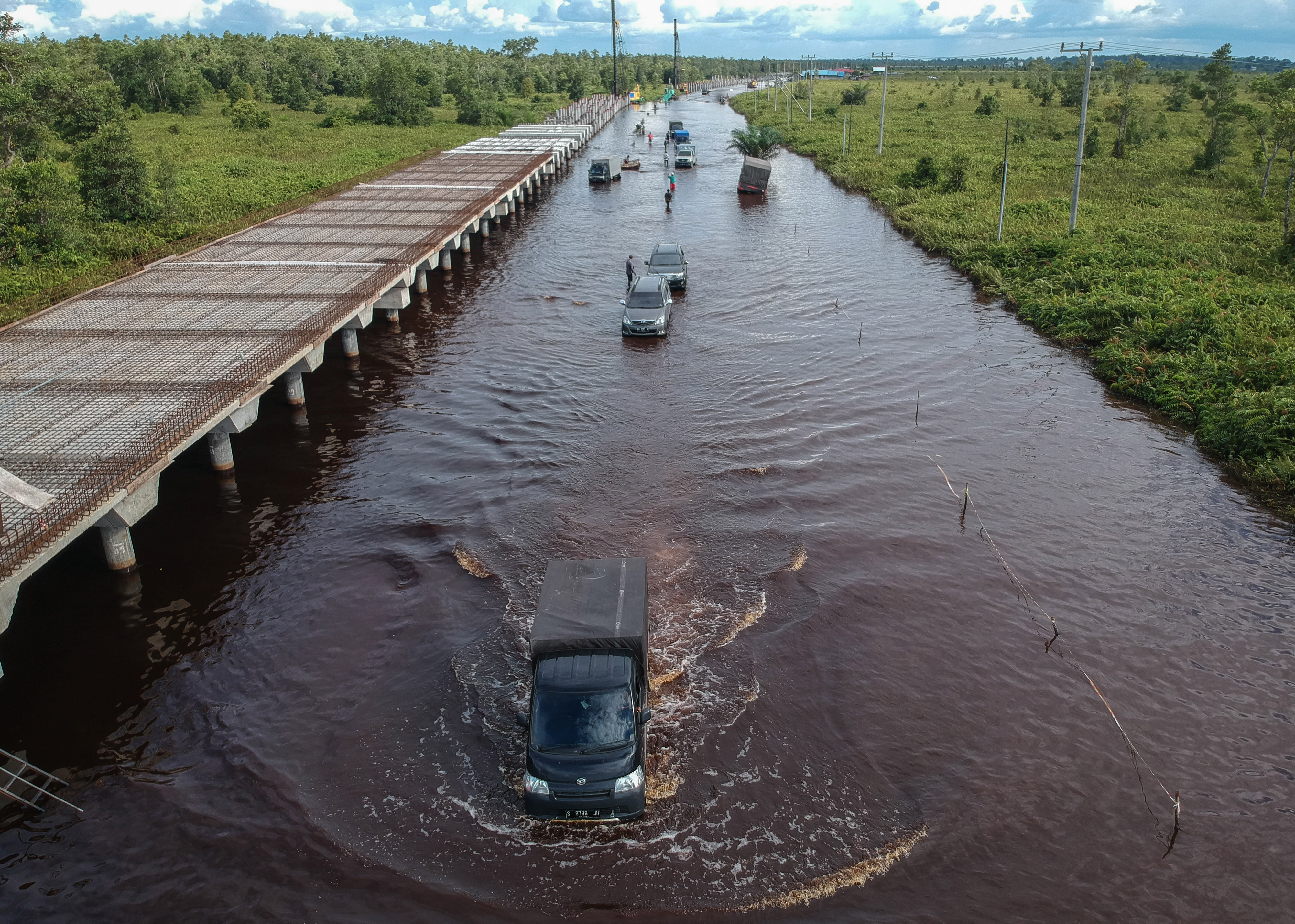 Jalan Trans Kalimantan Bukit Rawi Terendam Banjir