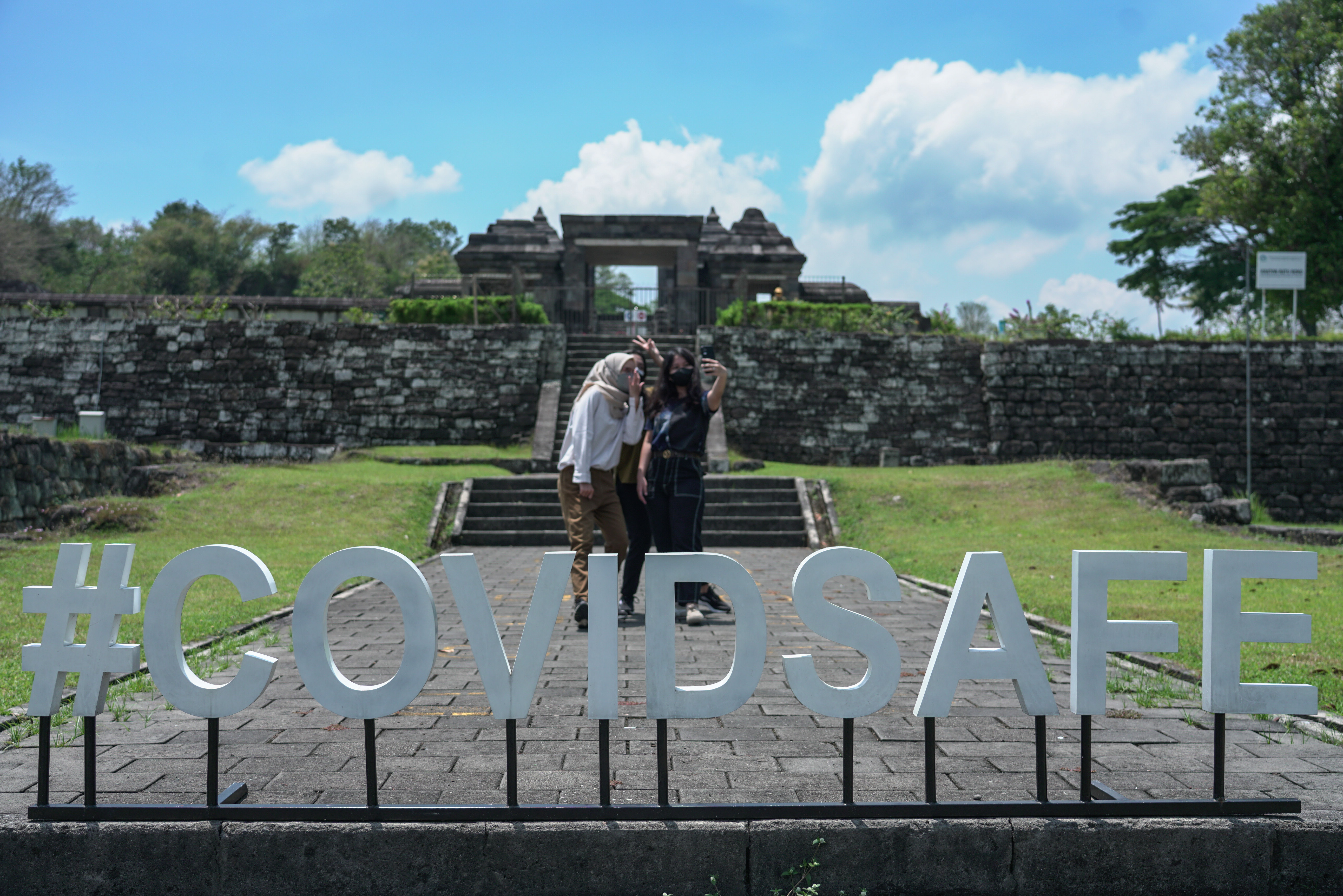 Simulasi Pembukaan Candi Ratu Boko