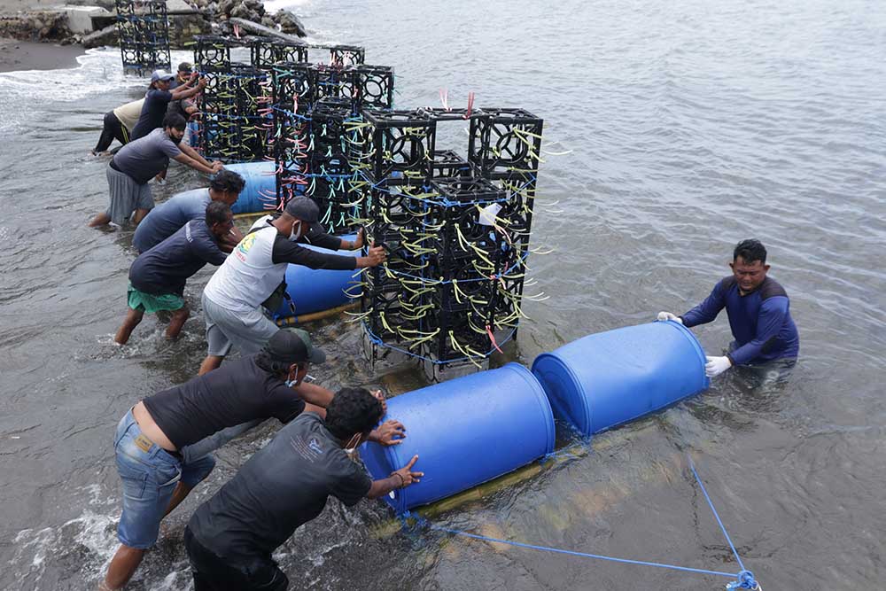 Penenggelaman Apartemen Ikan di Banyuwangi