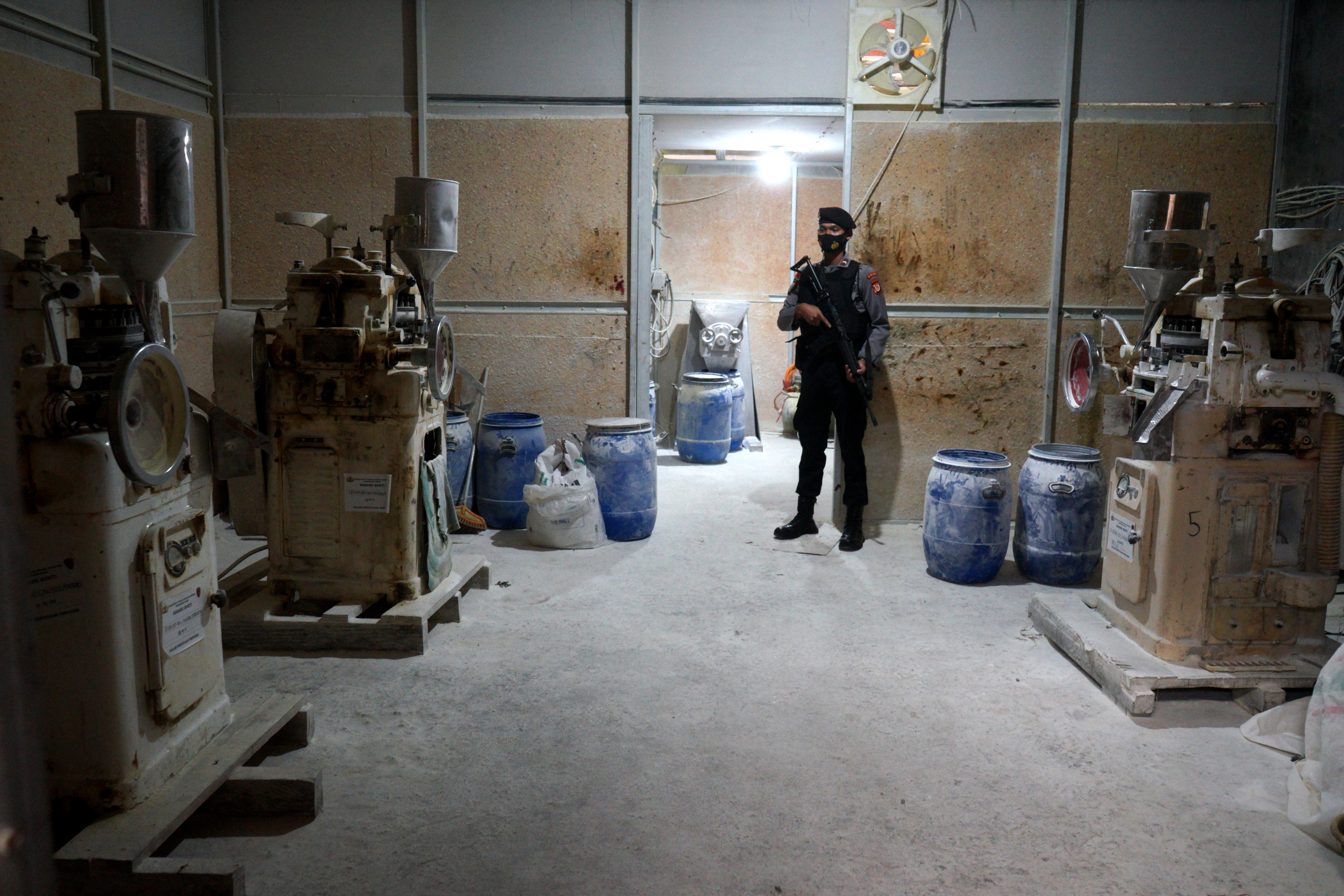 Pengrebekan Pabrik Obat Ilegal di Bantul