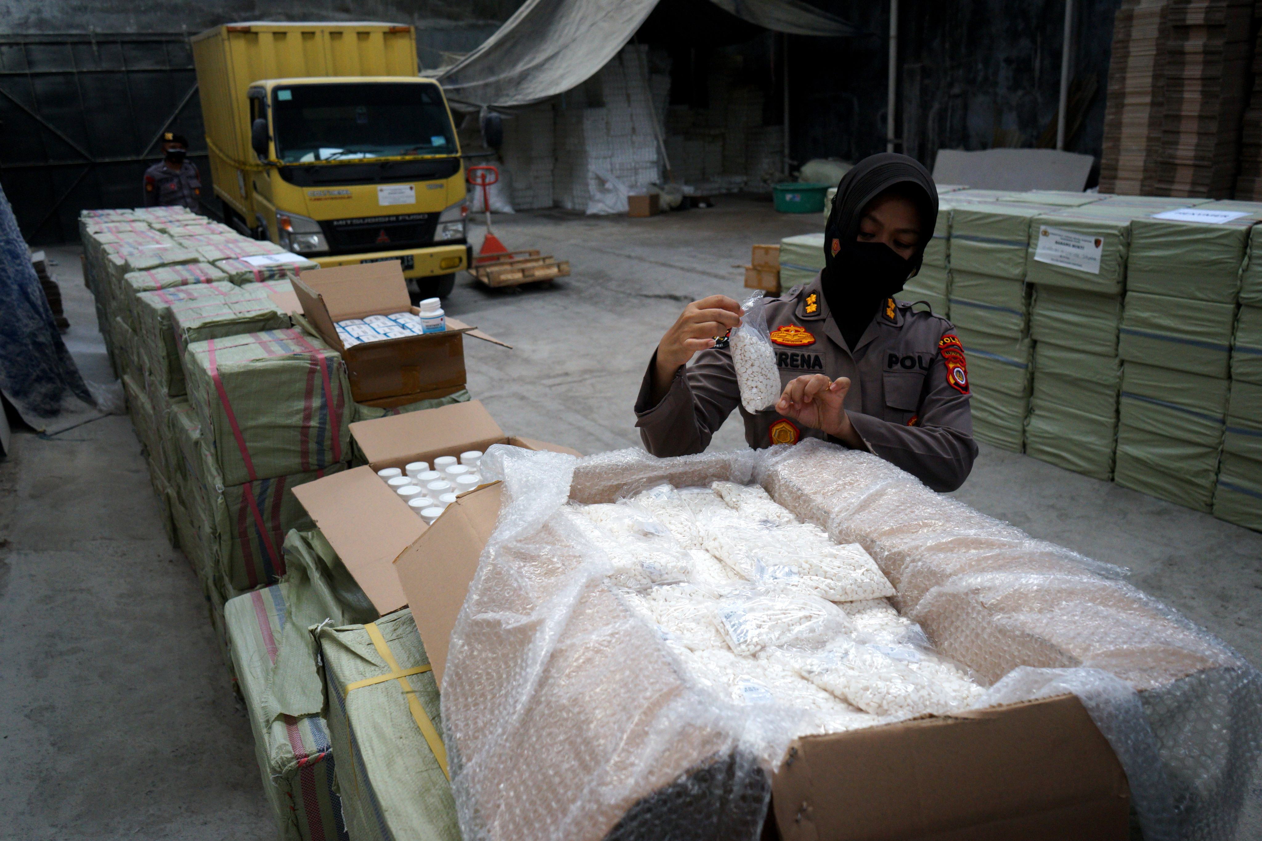 Pengrebekan Pabrik Obat Ilegal di Bantul