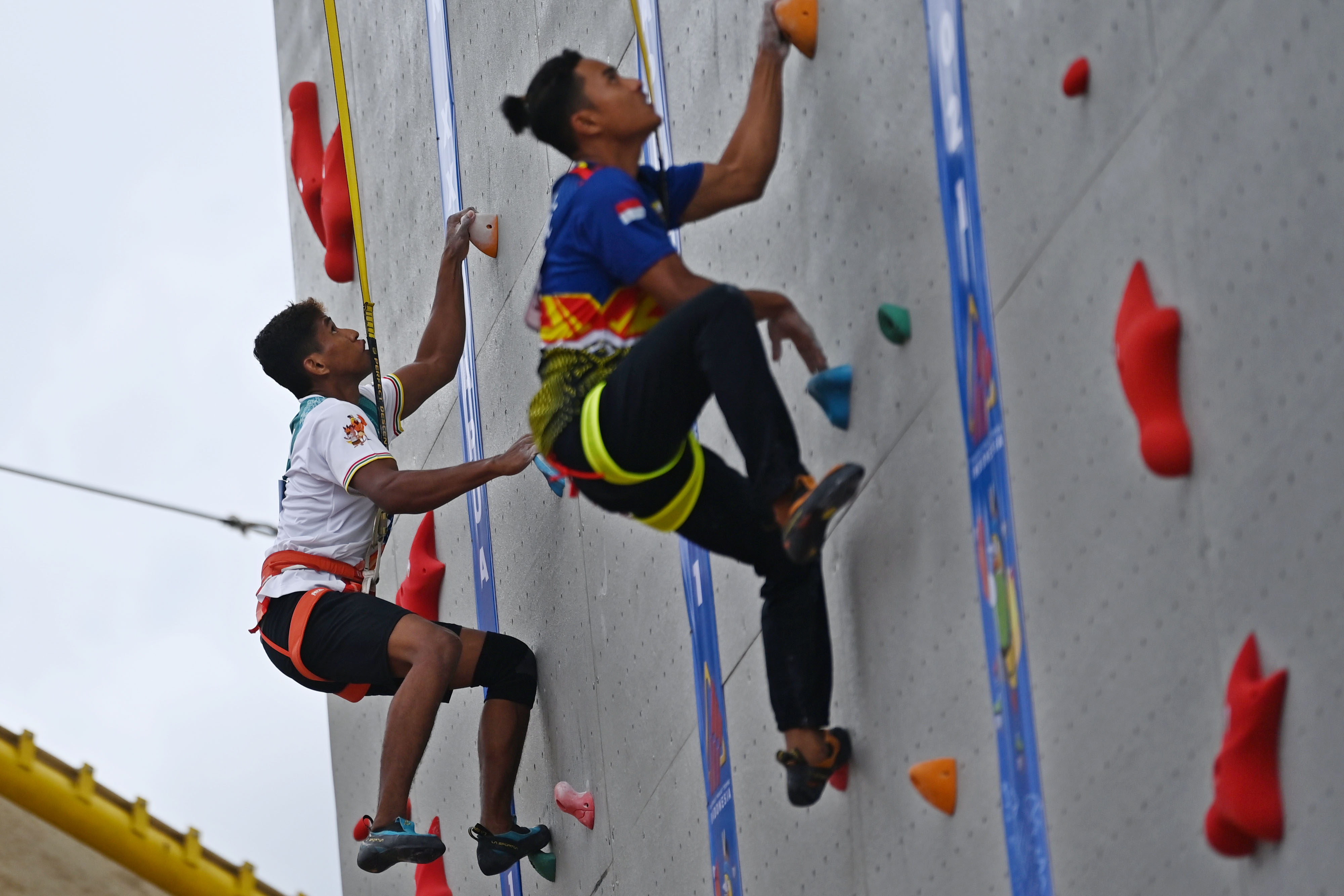 Kualifikasi Panjat Tebing Speed Klasik PON Papua