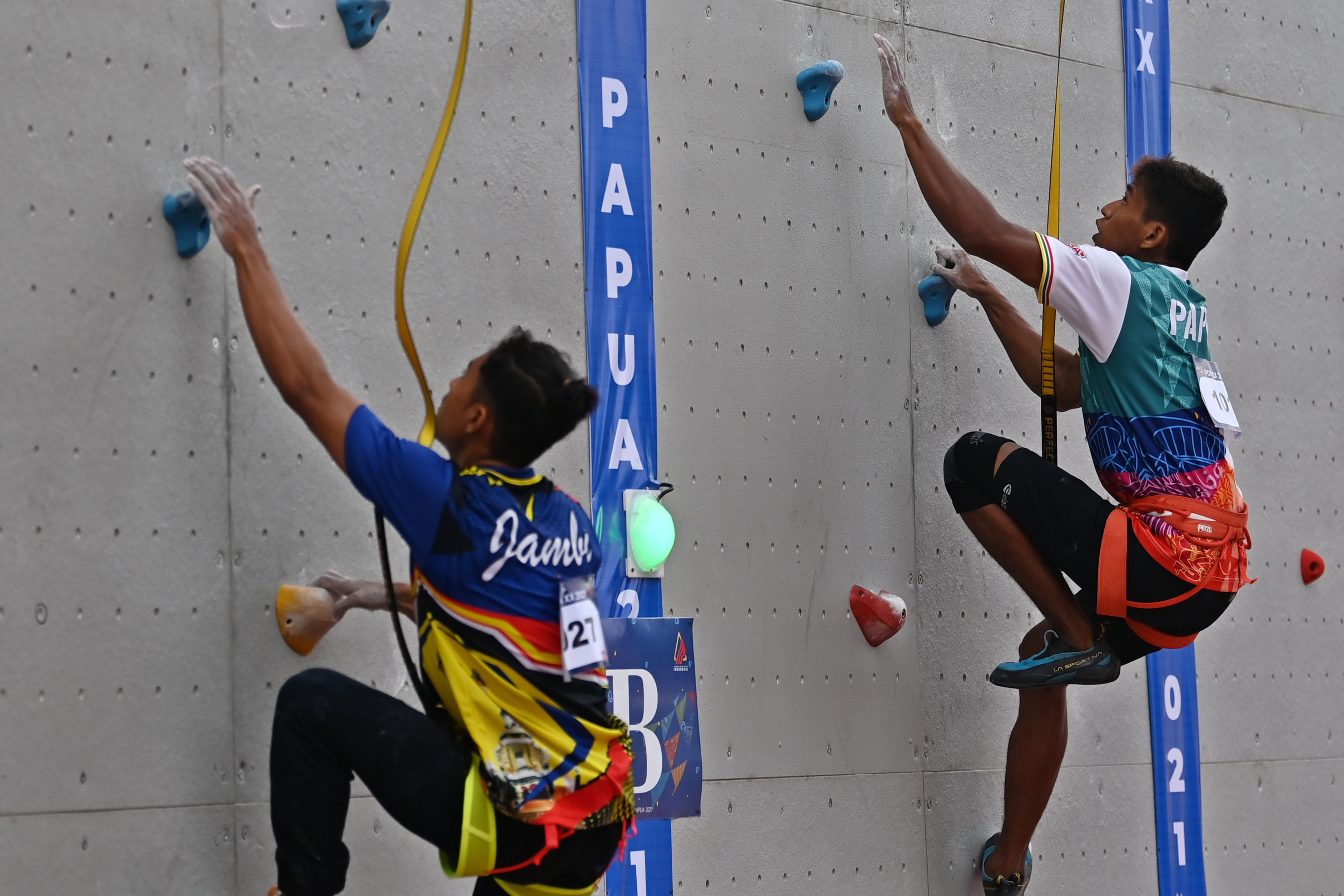 Kualifikasi Panjat Tebing Speed Klasik PON Papua