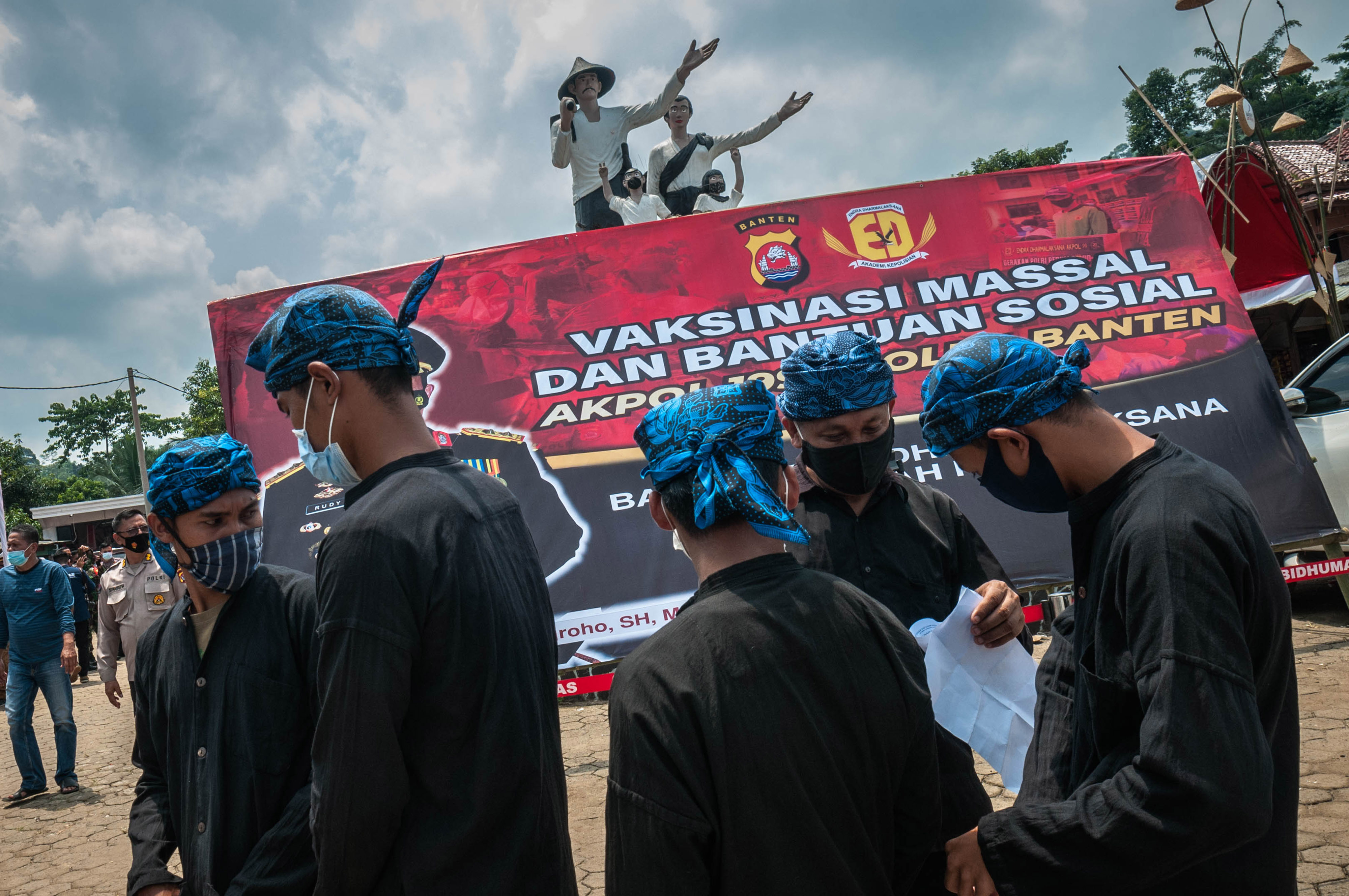Warga Suku Baduy Mengikuti Vaksin Covid-19
