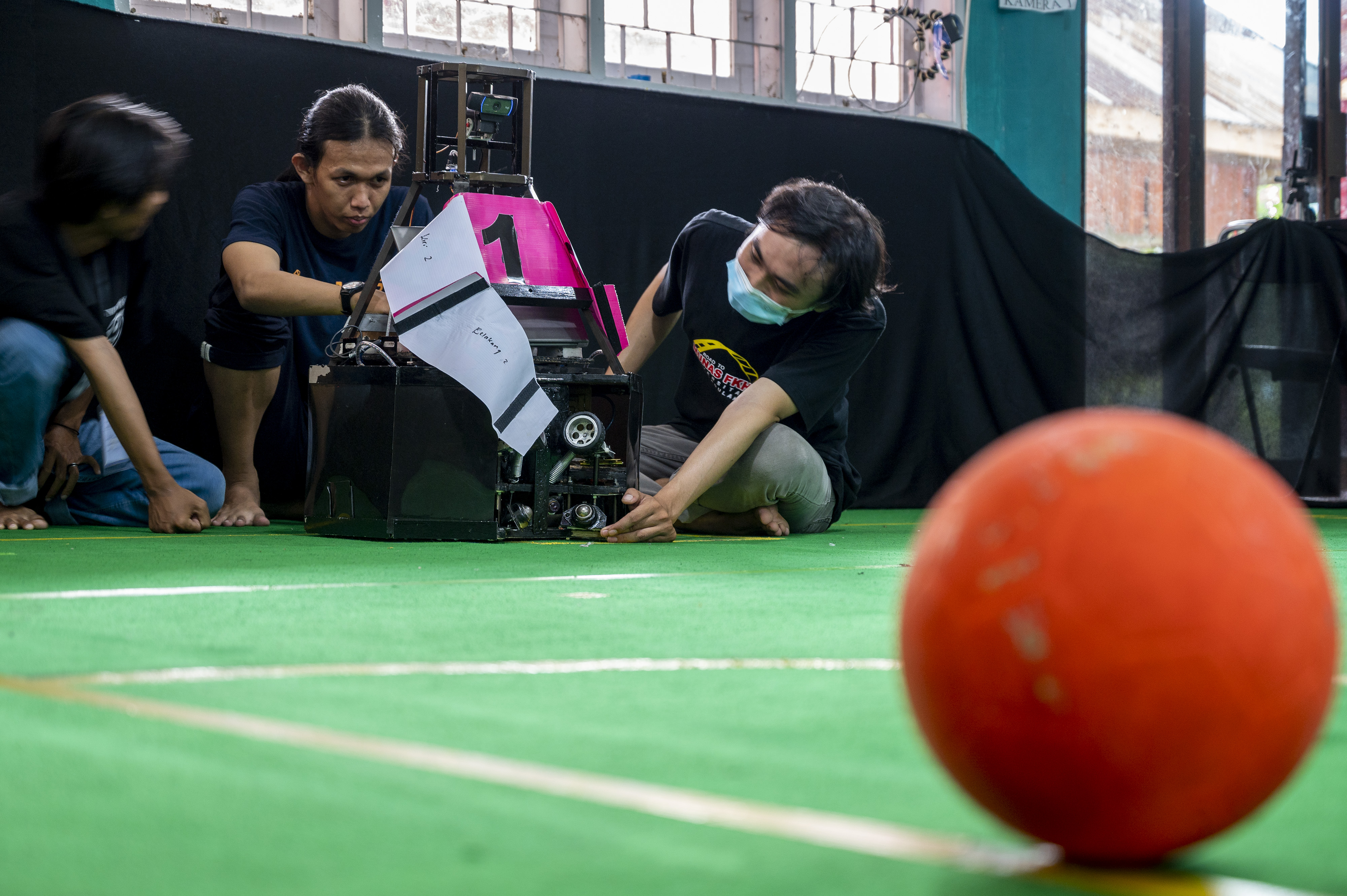 Kontes Robotika Tingkat Mahasiswa