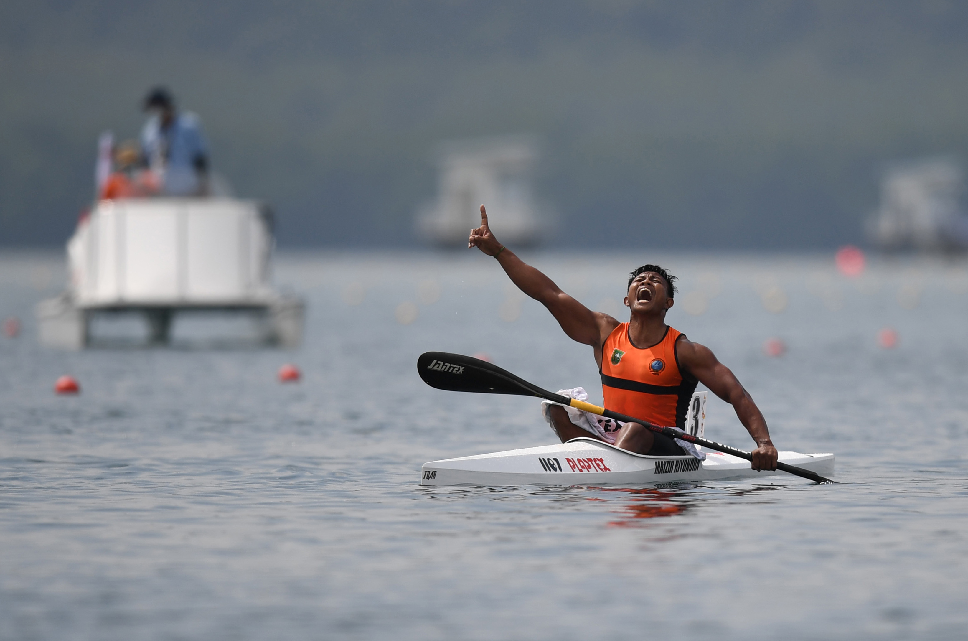 Pedayung Maizir Riyondra Sumbang Emas untuk Riau