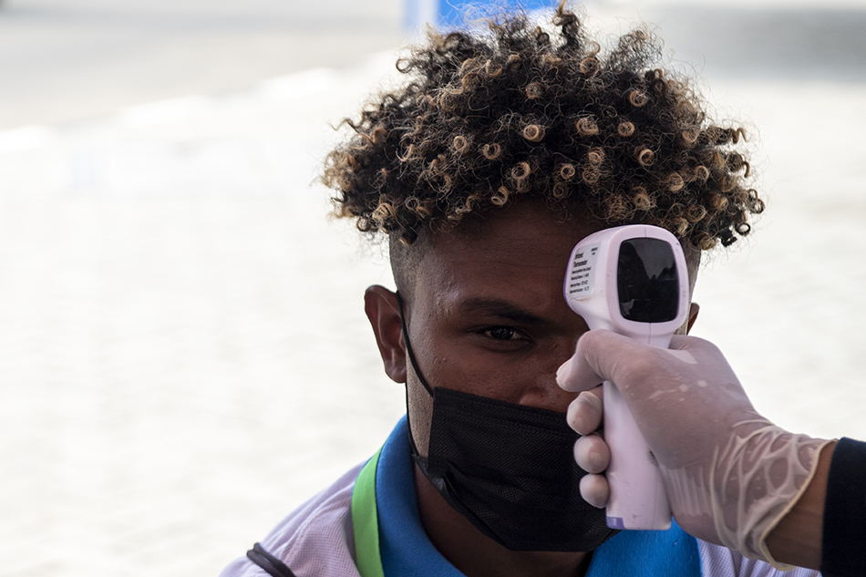 Vaksinasi Di Stadion PON