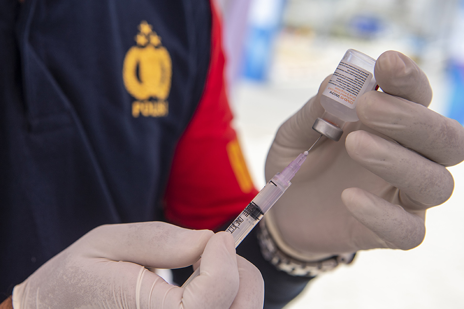 Vaksinasi Di Stadion PON