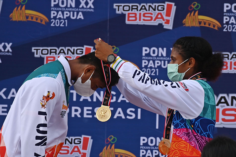 Papua Raih Medali Emas Panjat Tebing