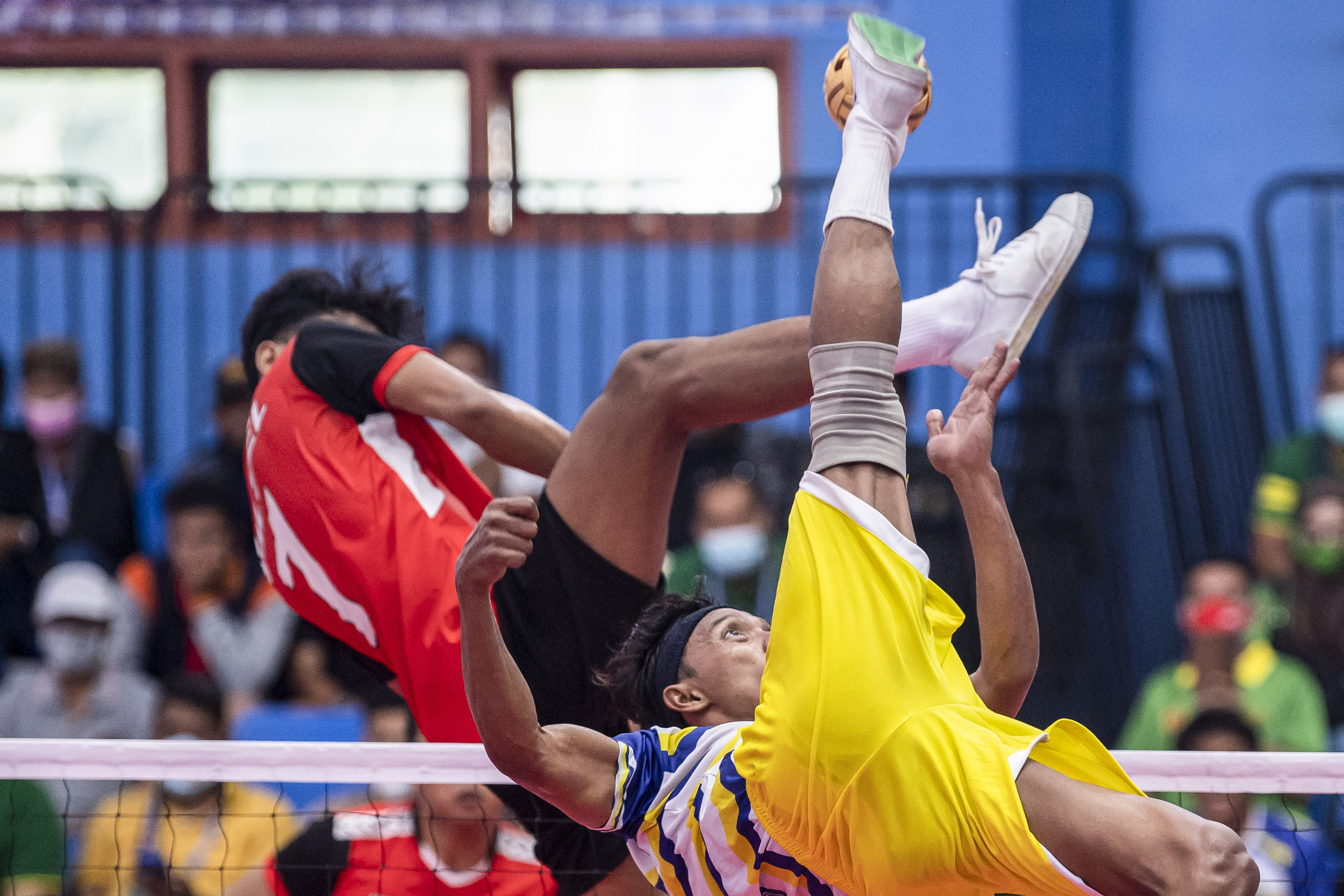 Sepak Takraw Jatim Putra Raih Medali Emas Ganda Putra Beregu