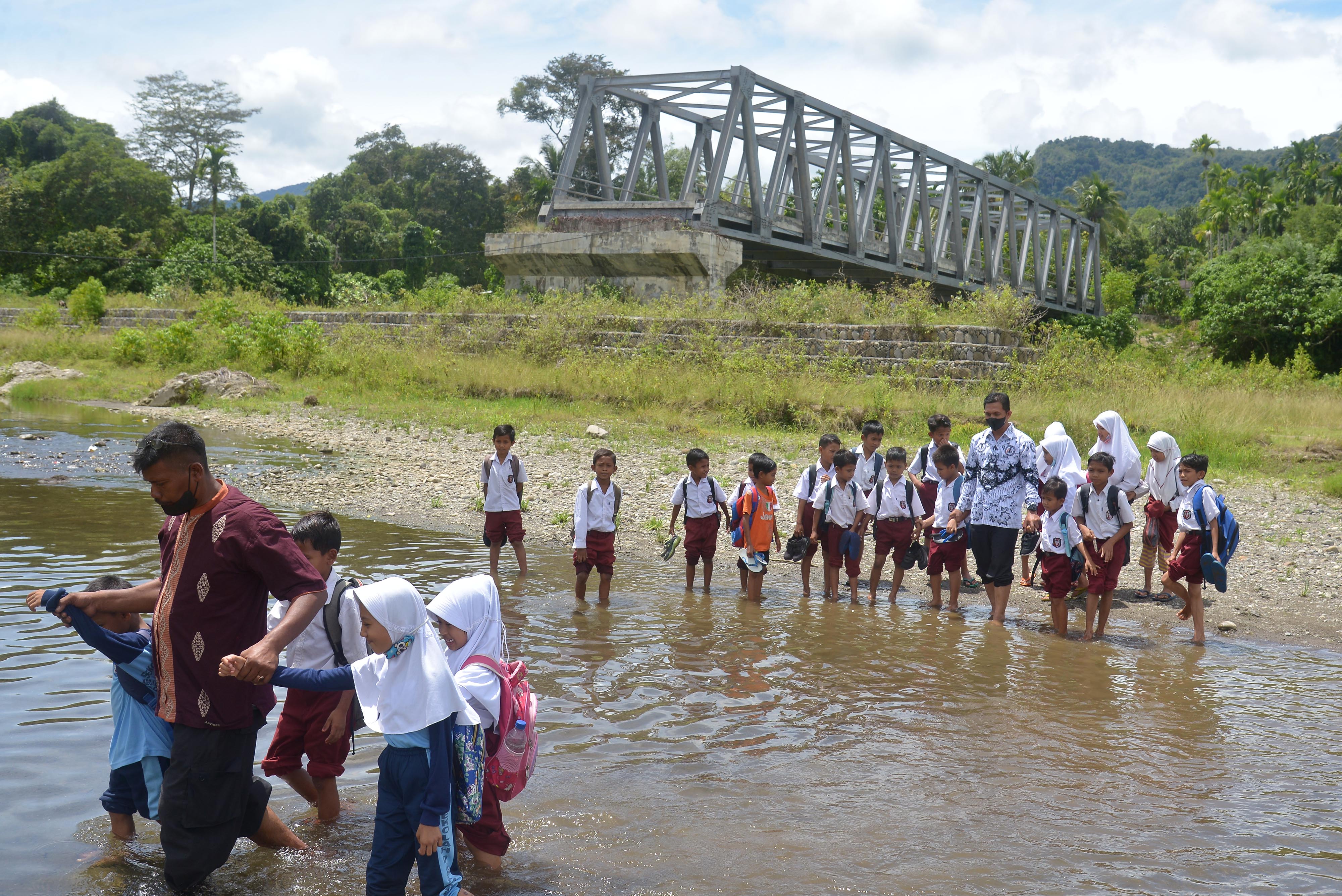 Kegiatan Belajar di Pedalaman Aceh
