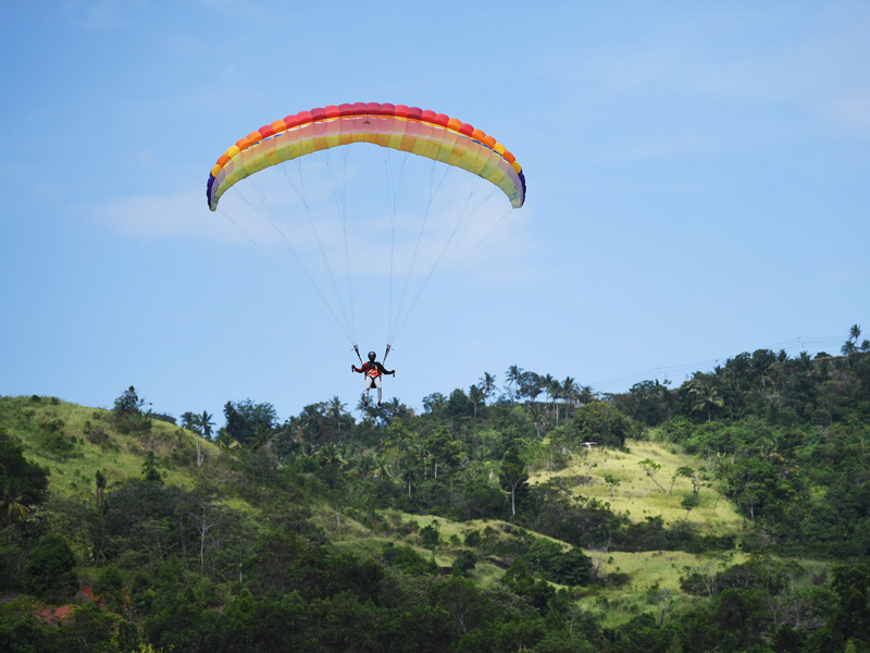 Pertandingan Perdana Paralayang Pon Papua