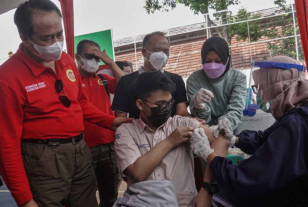 Vaksinasi Pelajar dan Santri di Banyumas