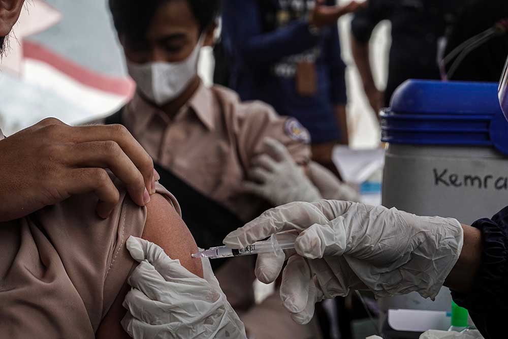 Vaksinasi Pelajar dan Santri di Banyumas