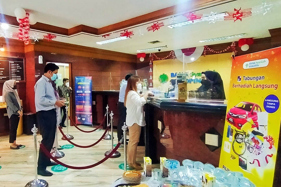 Melayani dan Menyapa Nasabah di Hari Pelanggan Nasional 