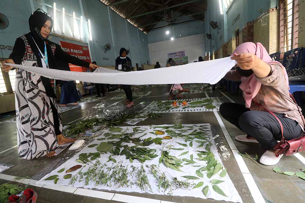 Pelatihan Ecoprint Ibu Rumah Tangga