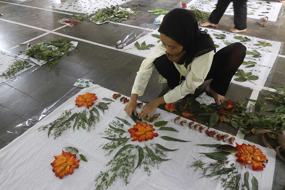 Pelatihan Ecoprint Ibu Rumah Tangga