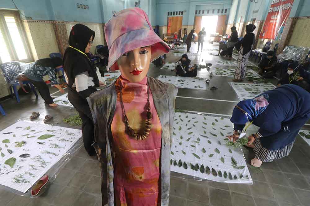 Pelatihan Ecoprint Ibu Rumah Tangga