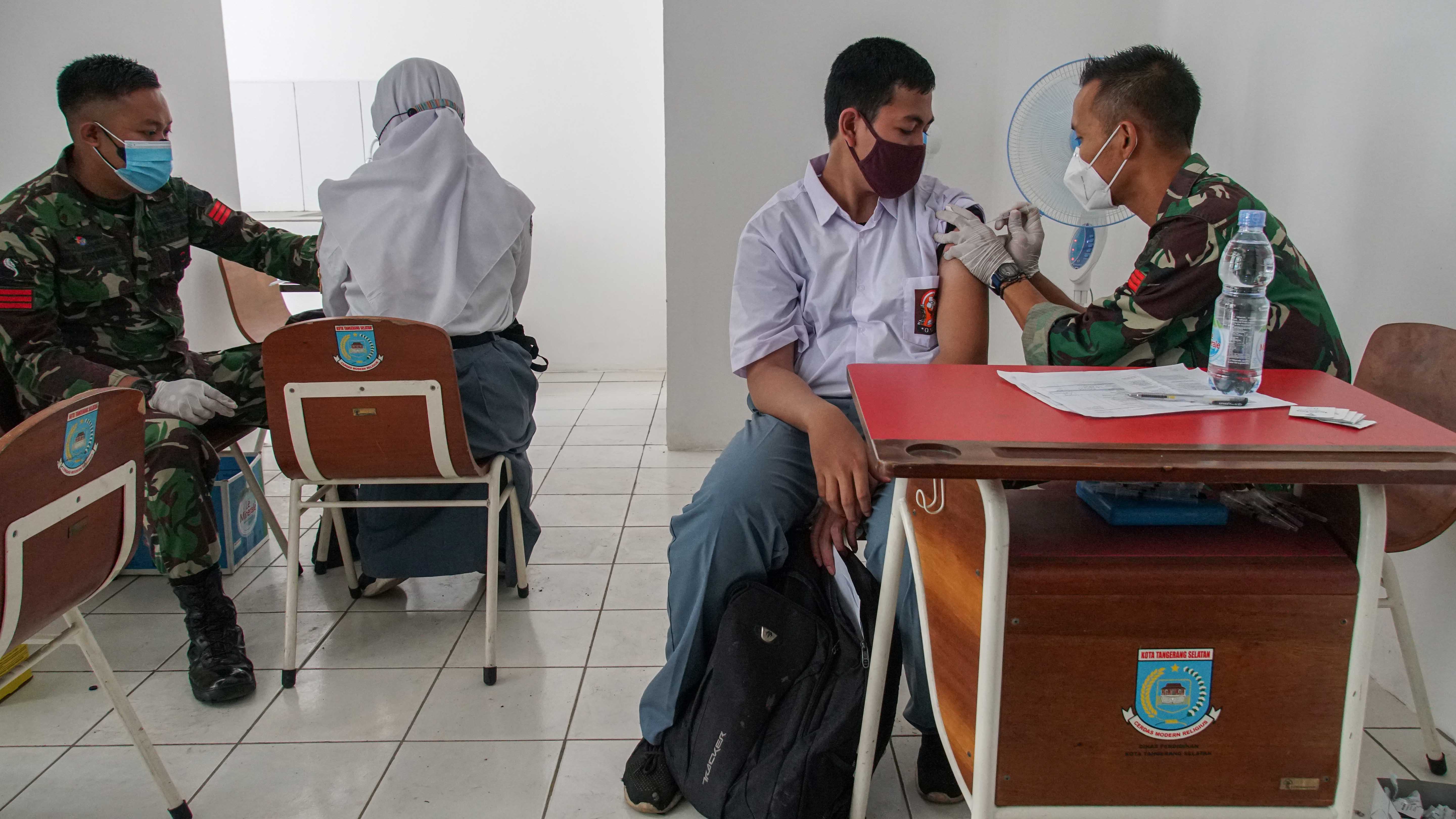 4000 Vaksin Covid-19 untuk  Pelajar dan Warga Tangerang Selatan