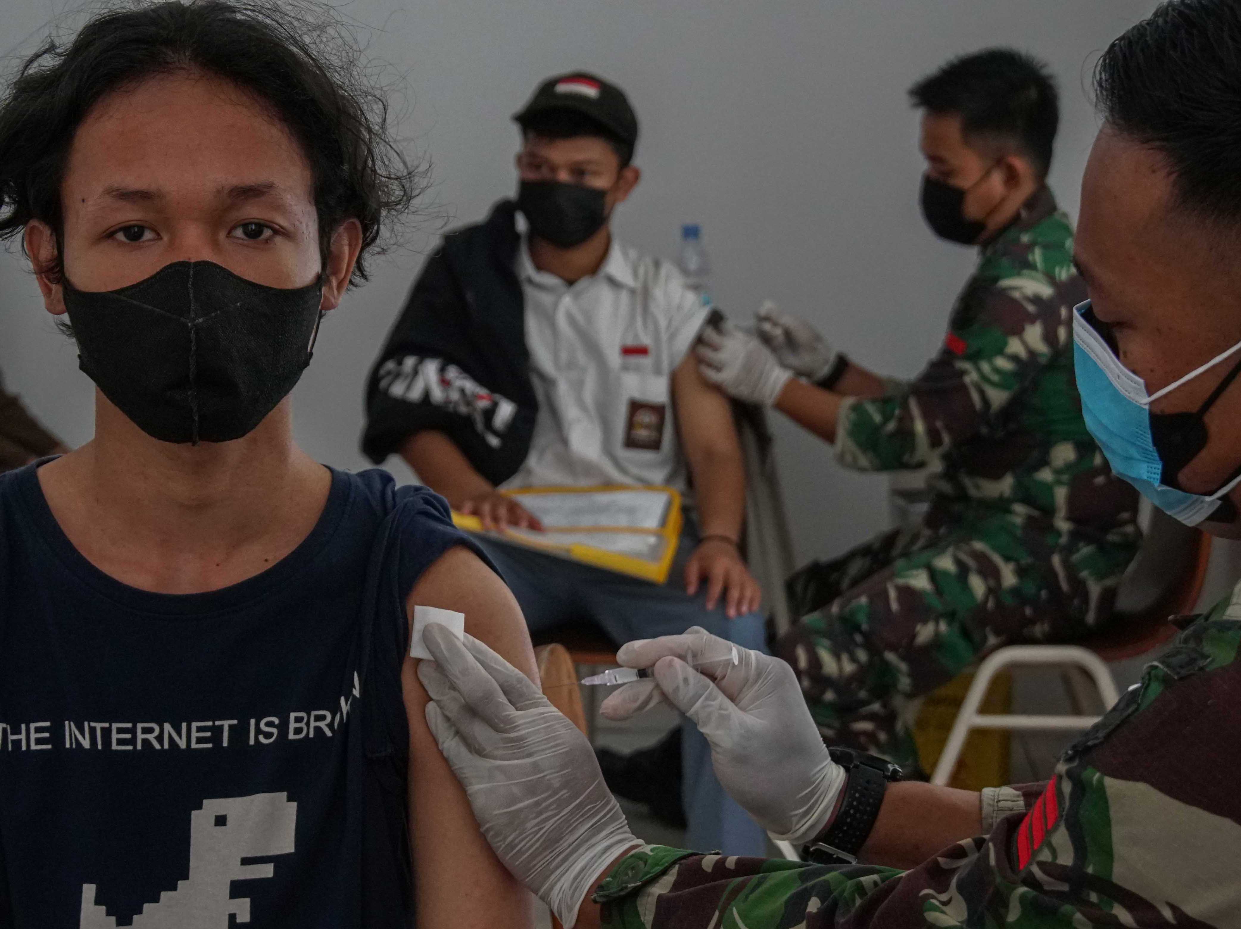 4000 Vaksin Covid-19 untuk  Pelajar dan Warga Tangerang Selatan