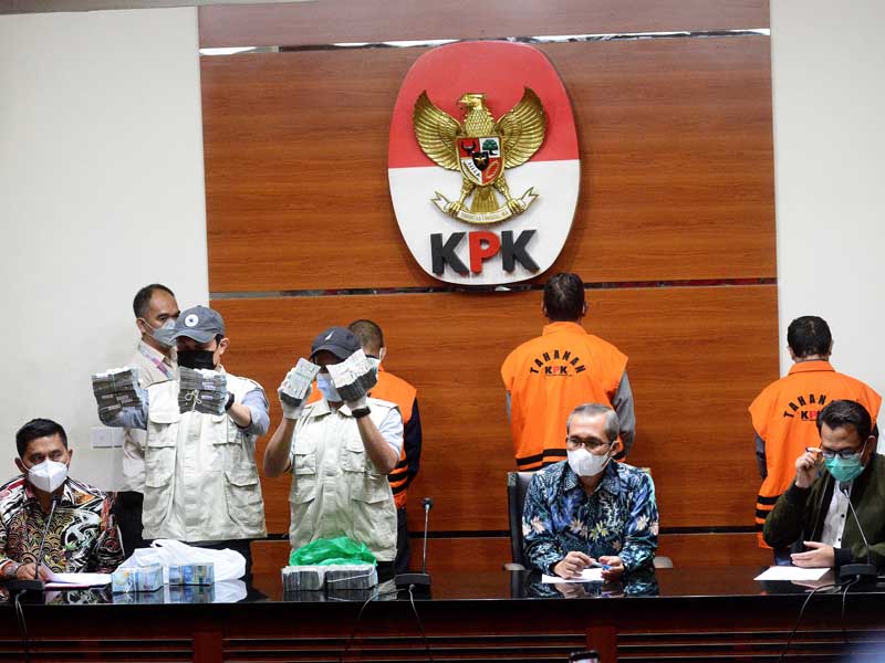 Konferensi Pers OTT KPK Di Kalimantan Selatan