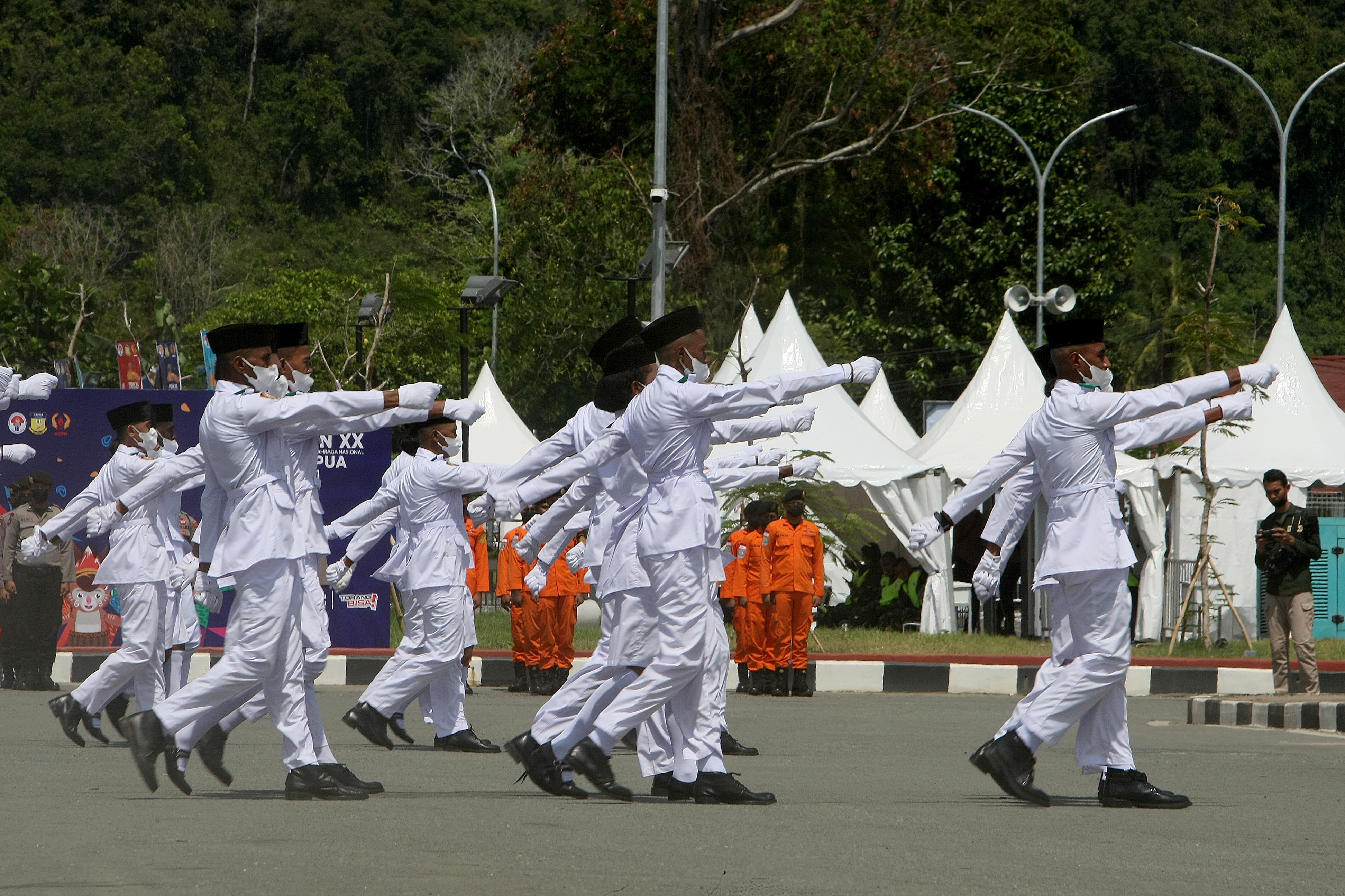 Pengibaran Bendera Kontingen