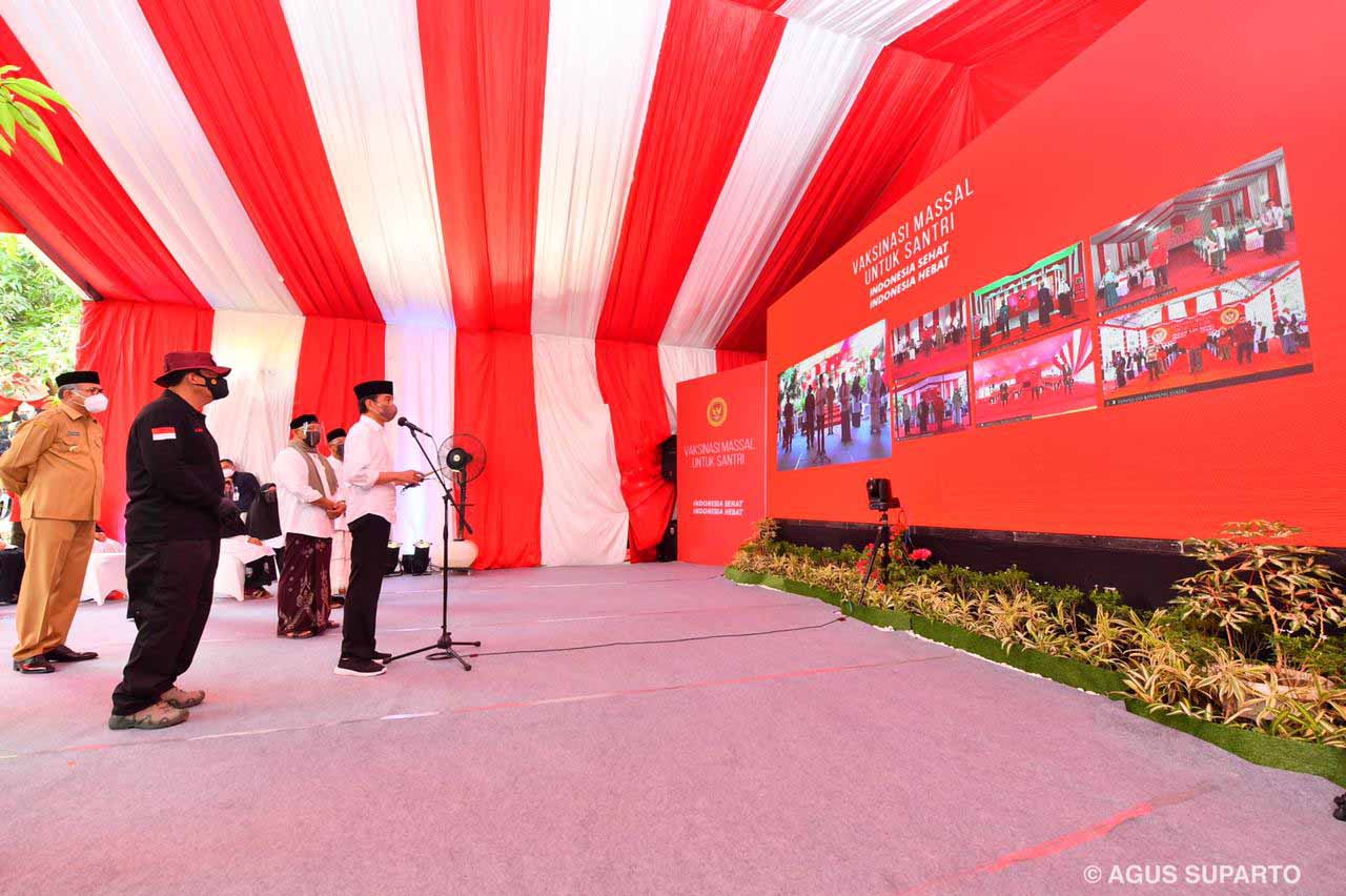 Presiden Tinjau Vaksinasi Santri di Aceh