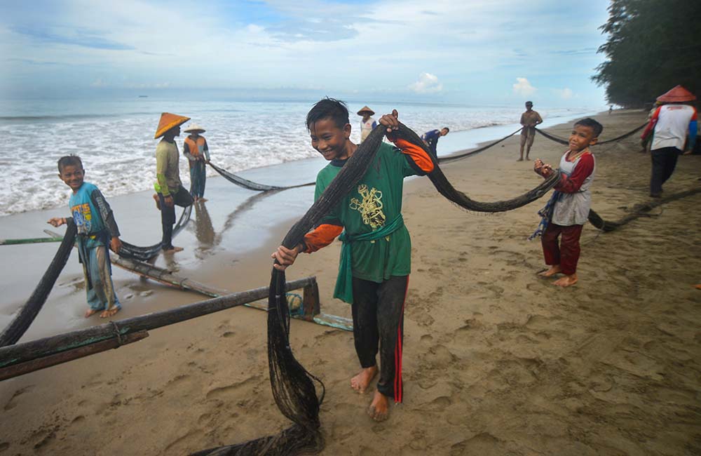 Regenerasi Tradisi Maelo Pukek