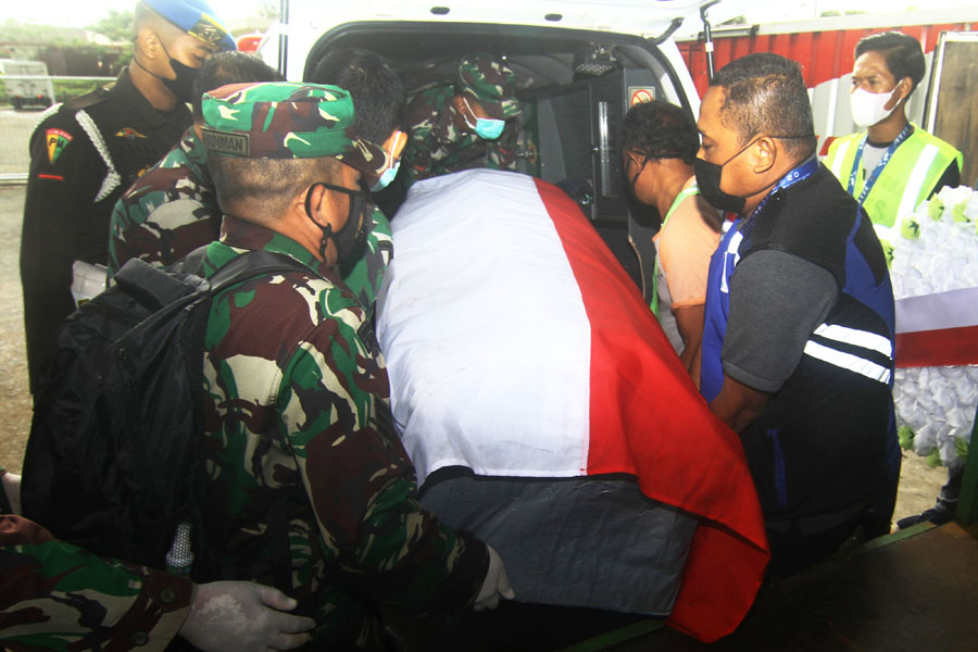 Jenazah Serda Ambrosius Apri dari Papua Tiba di Kalbar