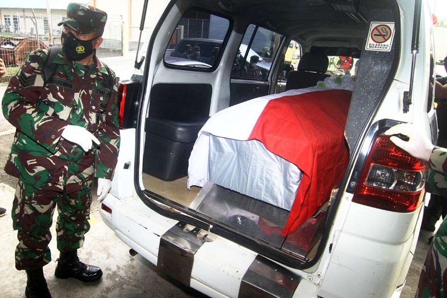 Jenazah Serda Ambrosius Apri dari Papua Tiba di Kalbar