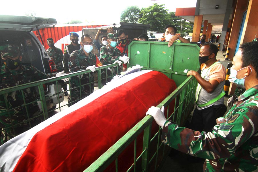 Jenazah Serda Ambrosius Apri dari Papua Tiba di Kalbar