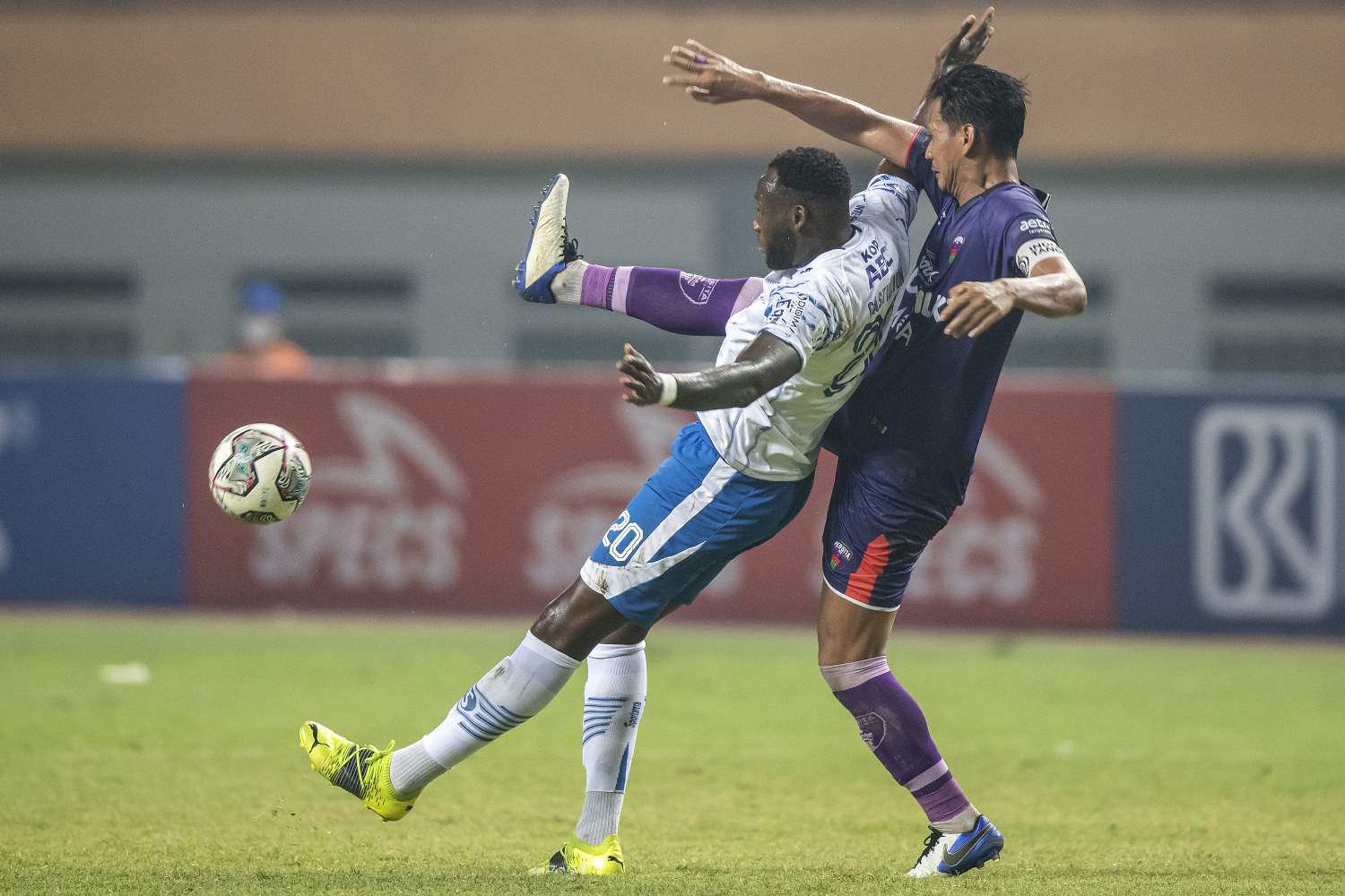  Persib Bandung Kalahkan Persita Tangerang 