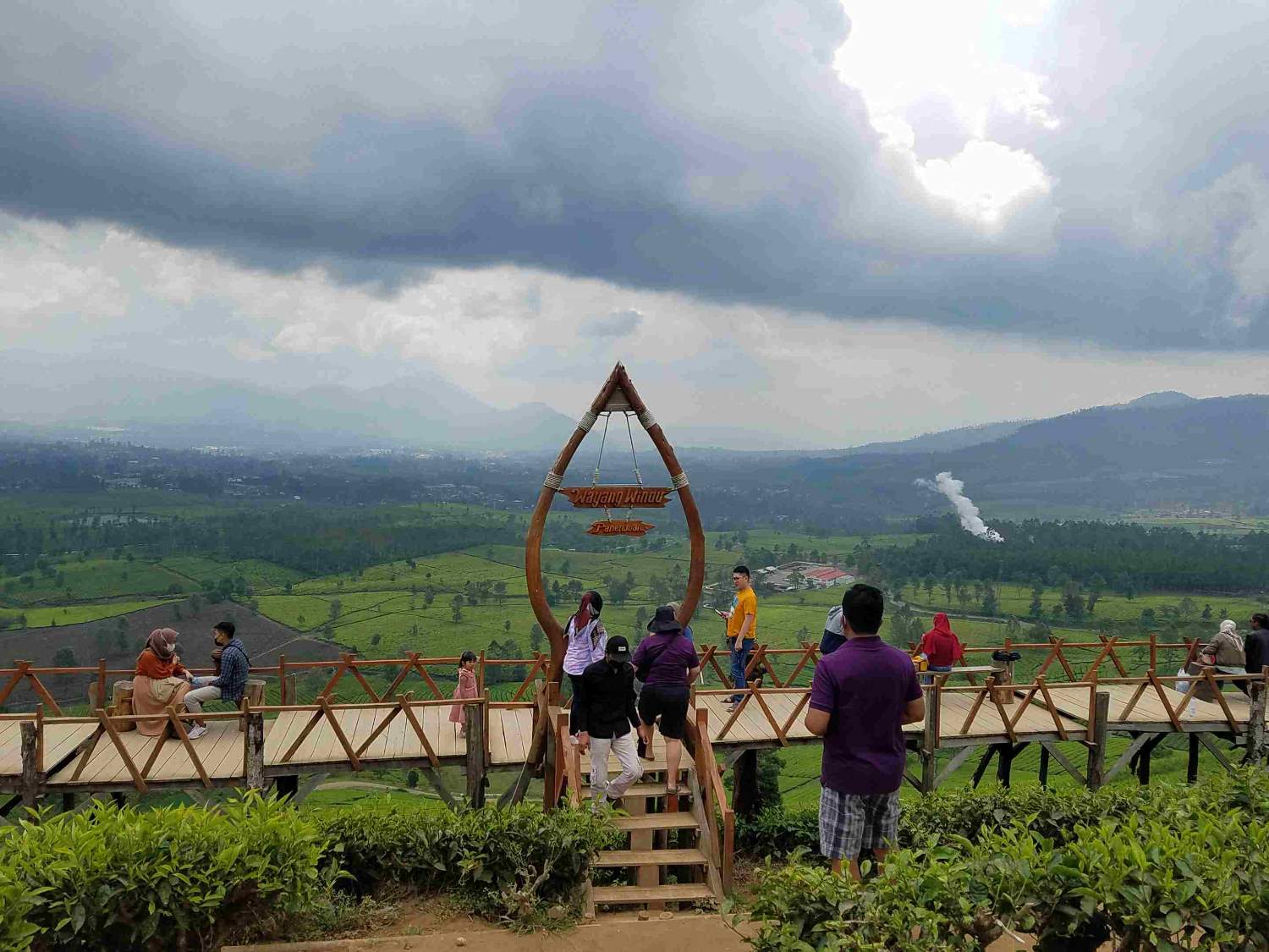 Wisata Alam Kebun Teh Wayang Windu Pengalengan