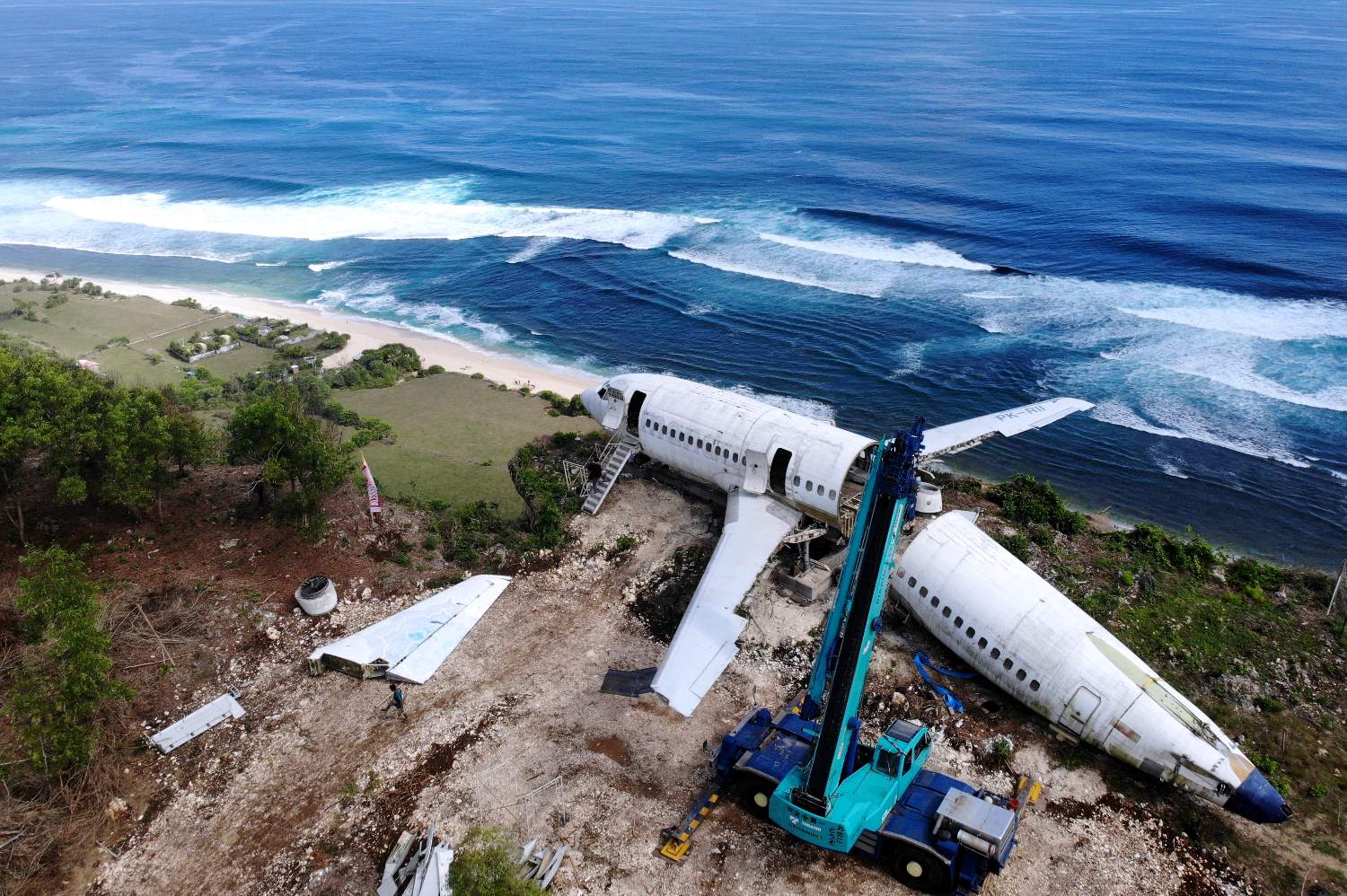 Pembangunan Akomodasi Wisata Bernuansa Pesawat