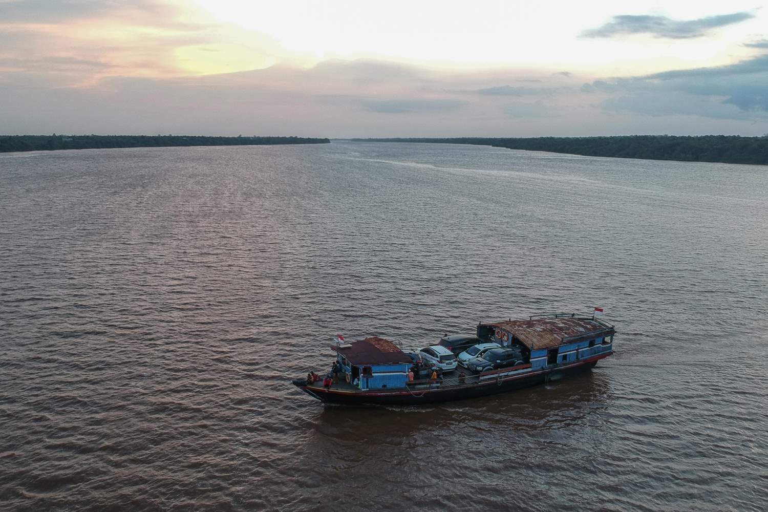 Jasa Penyeberangan Kapal Kayu Tradisional