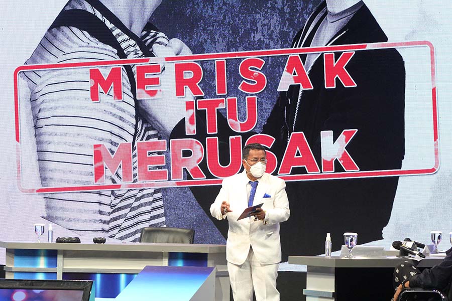 Hot Room bertajuk Merisak itu Merusak