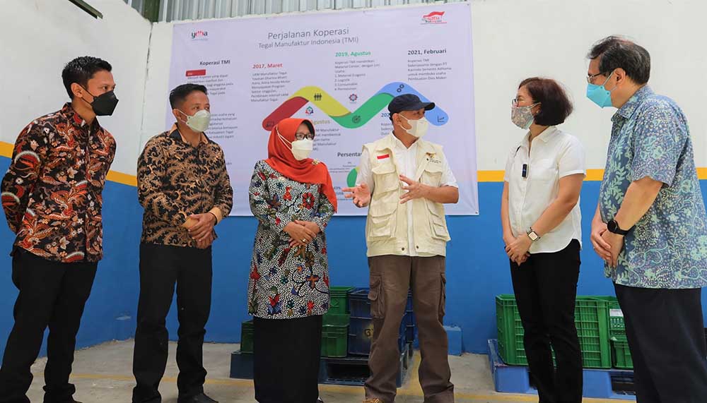 Menteri Koperasi Kunjungi UMKM Binaan YDBA di Tegal