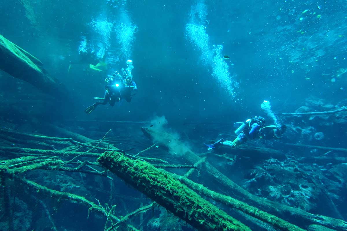Pesona Telaga Biru Samares, Surga Kecil di Biak