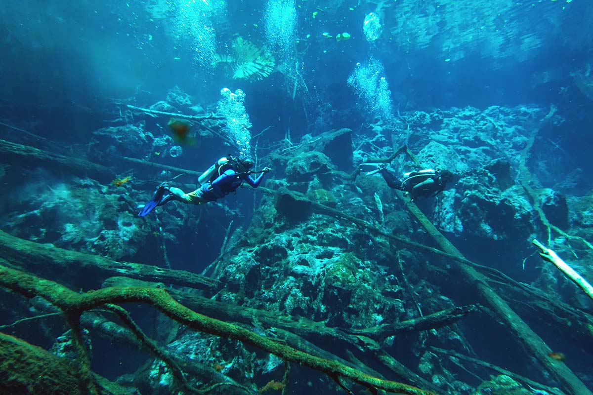 Pesona Telaga Biru Samares, Surga Kecil di Biak